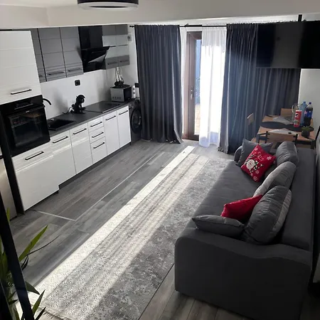 Modern,ideal Pentru 2 Cupluri Sau O Familie Cu 2 Copii * Крайова