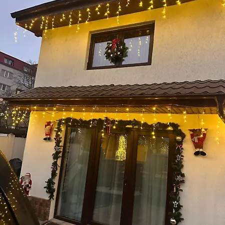 Modern,ideal Pentru 2 Cupluri Sau O Familie Cu 2 Copii Крайова