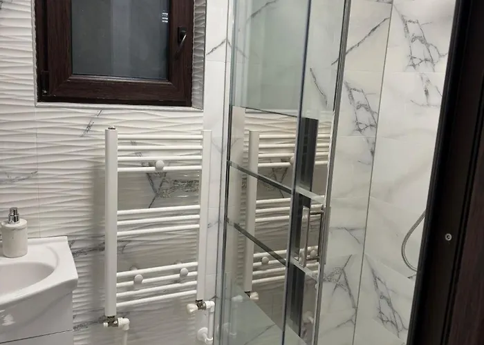 Modern,ideal Pentru 2 Cupluri Sau O Familie Cu 2 Copii Apartment